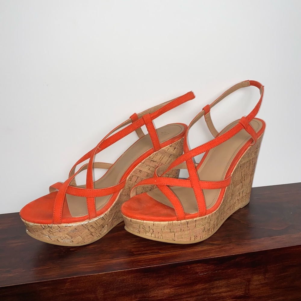 Cross over heeled sandals